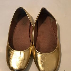 GOLD SHOES